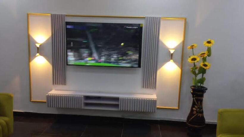 هتل Mega Pavilion Apartment Gwarinpa