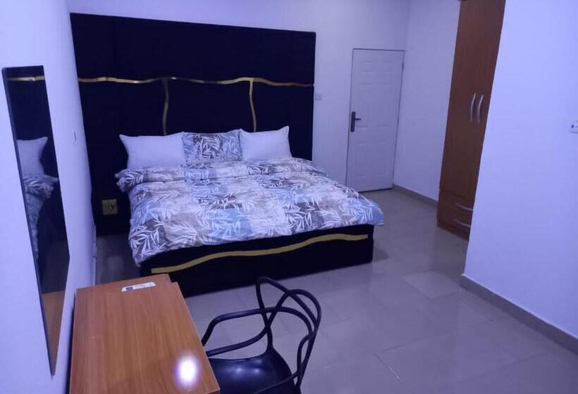 هتل Mega Pavilion Apartment Gwarinpa