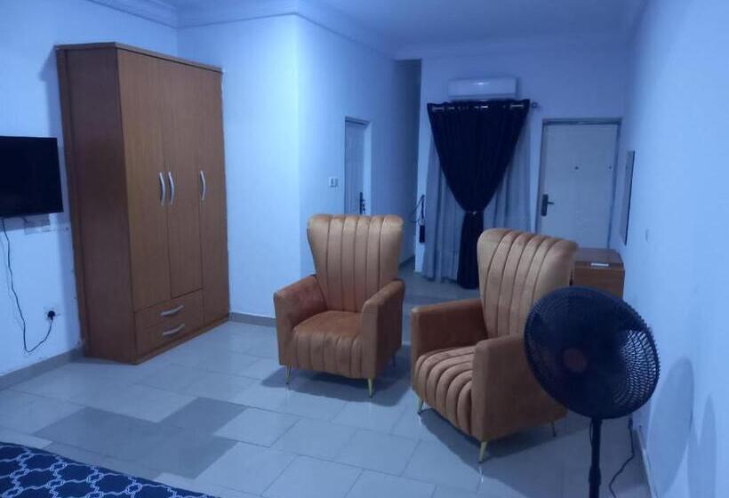 هتل Mega Pavilion Apartment Gwarinpa