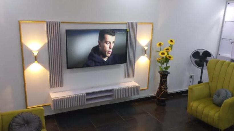 هتل Mega Pavilion Apartment Gwarinpa