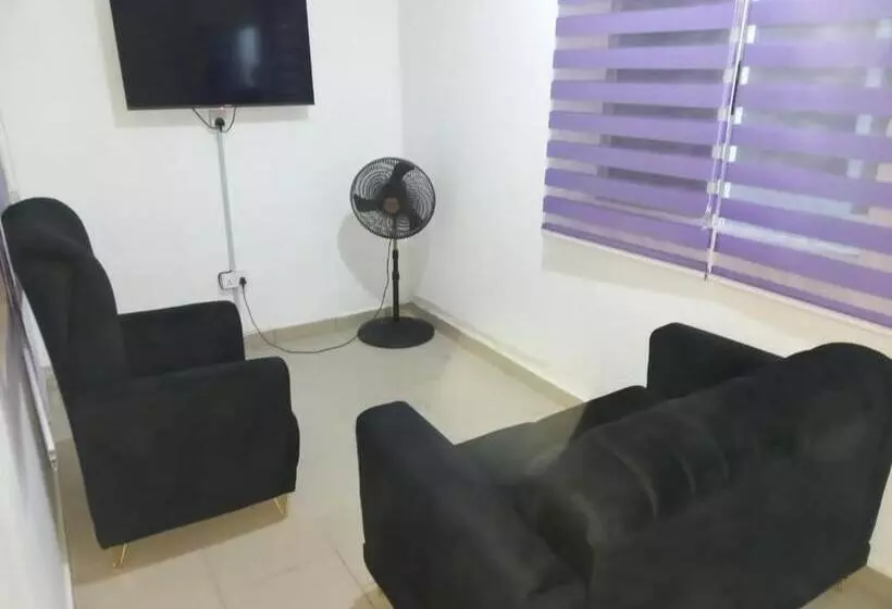 هتل Mega Pavilion Apartment Gwarinpa