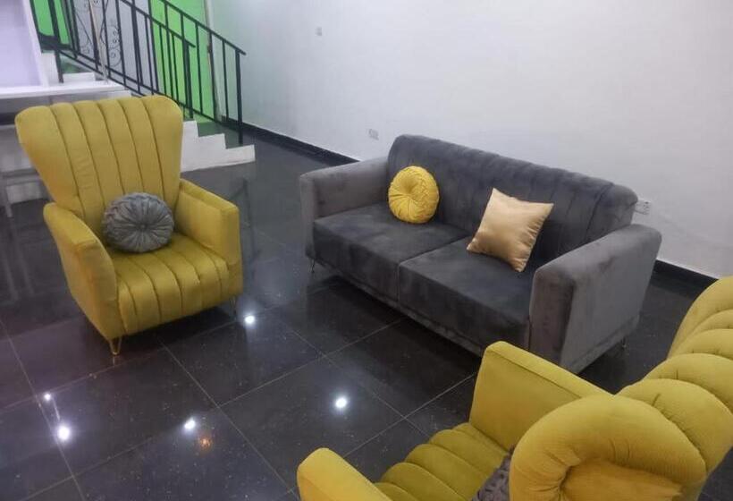 هتل Mega Pavilion Apartment Gwarinpa