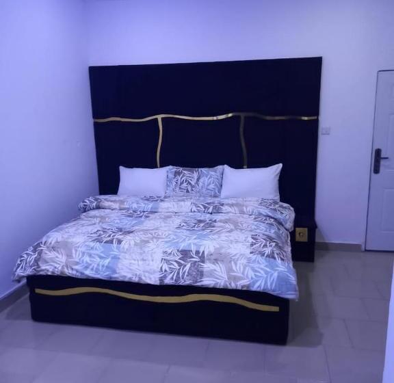 هتل Mega Pavilion Apartment Gwarinpa