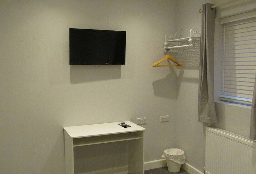 בית מלון כפרי Rooms At The Ritz Complex