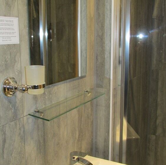 בית מלון כפרי Rooms At The Ritz Complex