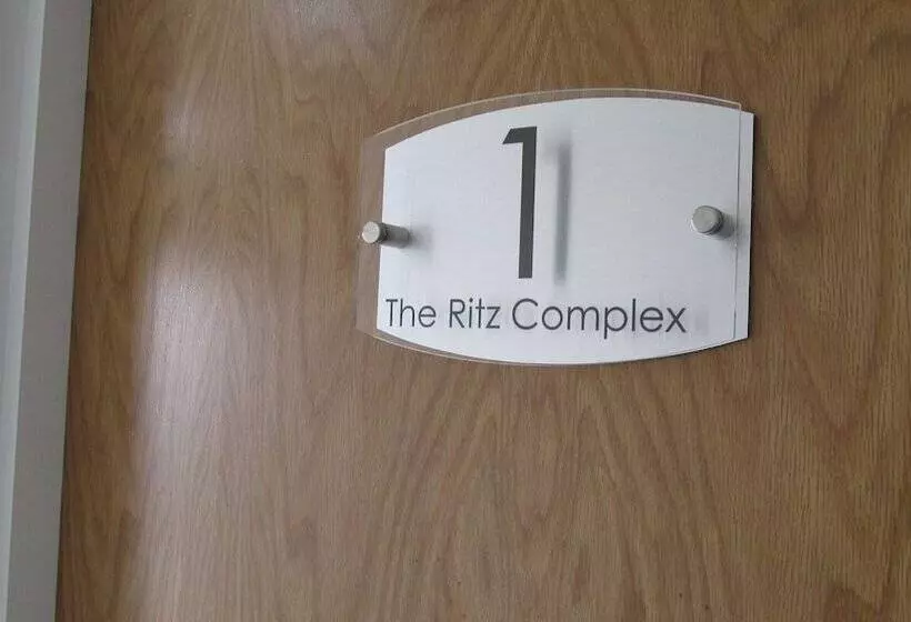Hotelli Rooms At The Ritz Complex