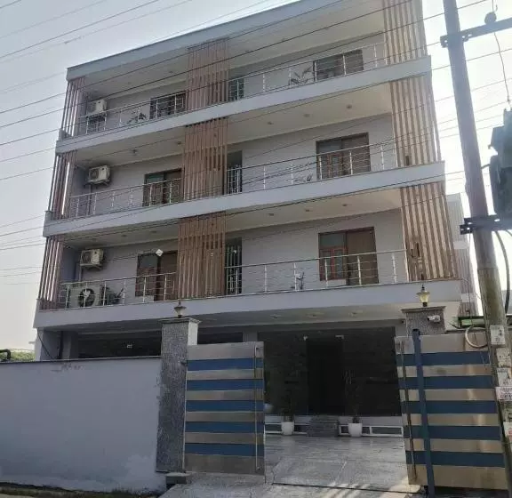 ホテル The Anvi Residency Sector 122