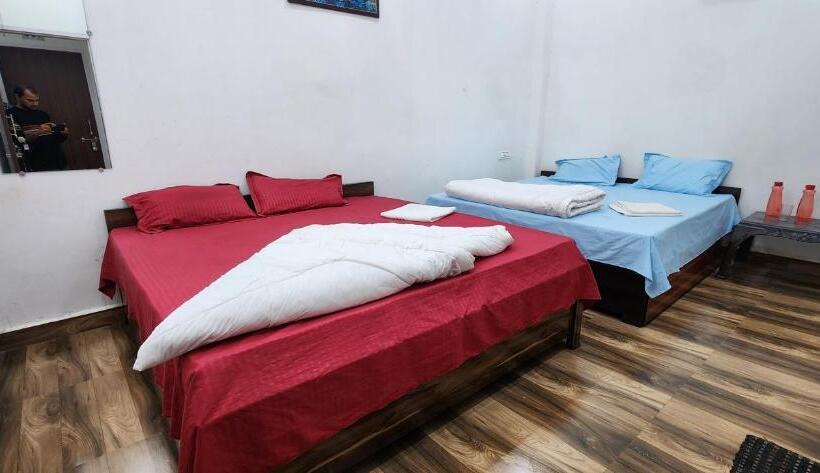 Pension (Hôtel basse catégorie) Pitambara Dham