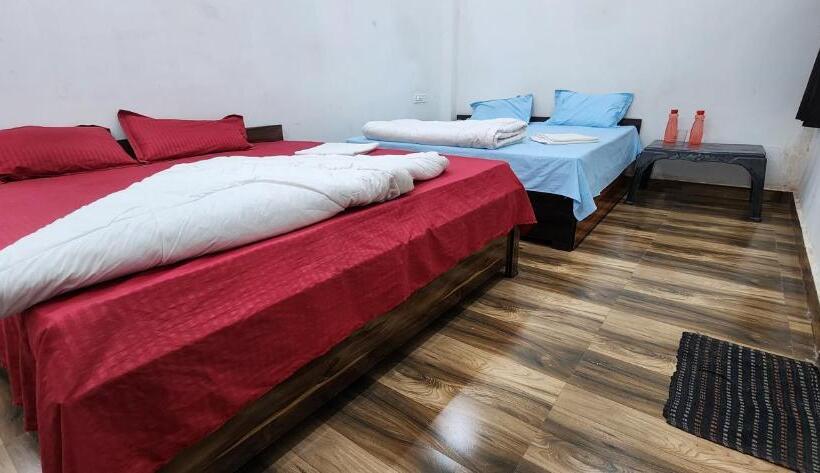 Pension (Hôtel basse catégorie) Pitambara Dham