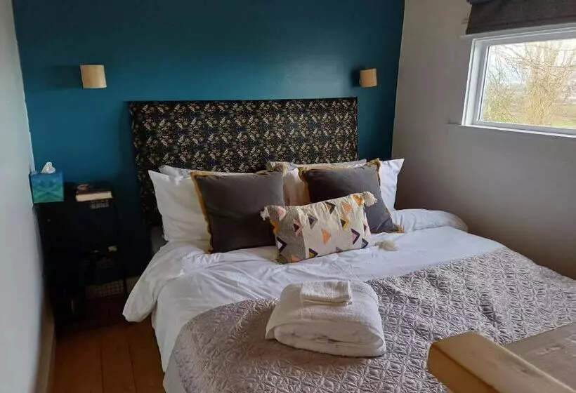 Majatalo The Wee Tiny Home