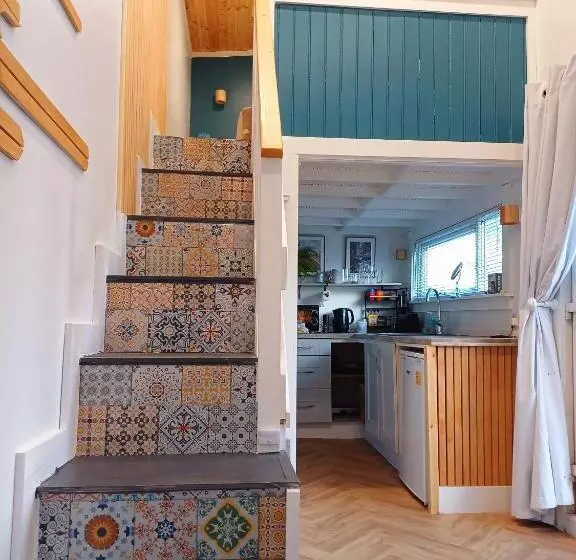 Majatalo The Wee Tiny Home