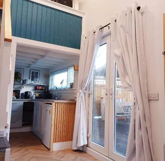 Majatalo The Wee Tiny Home