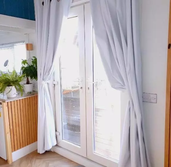 Majatalo The Wee Tiny Home