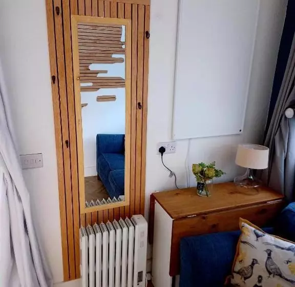 Majatalo The Wee Tiny Home