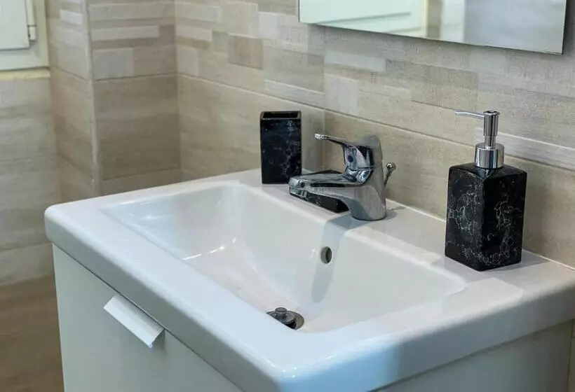 تختخواب و صبحانه Louma Rooms
