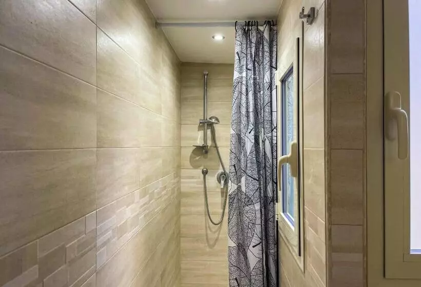 تختخواب و صبحانه Louma Rooms
