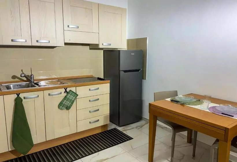 تختخواب و صبحانه Louma Rooms