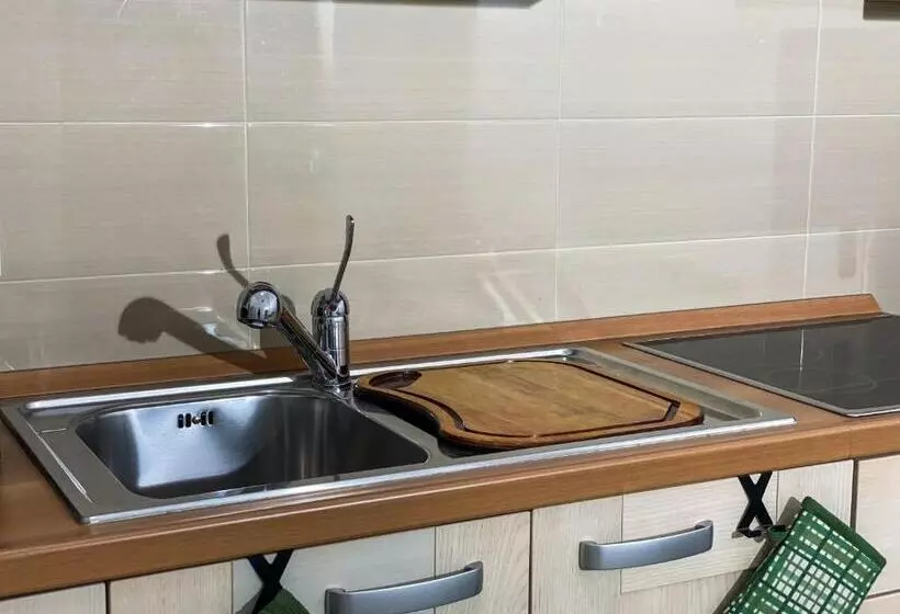 تختخواب و صبحانه Louma Rooms