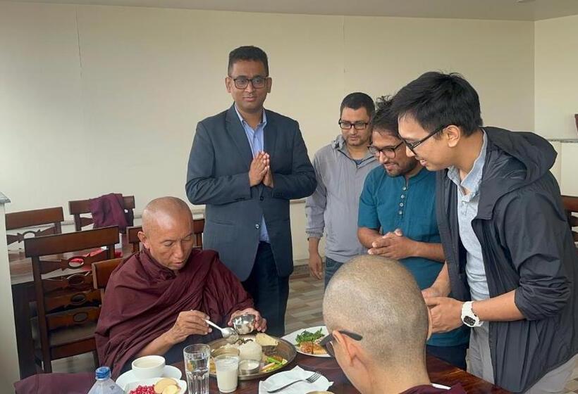 هتل Kusum Airport