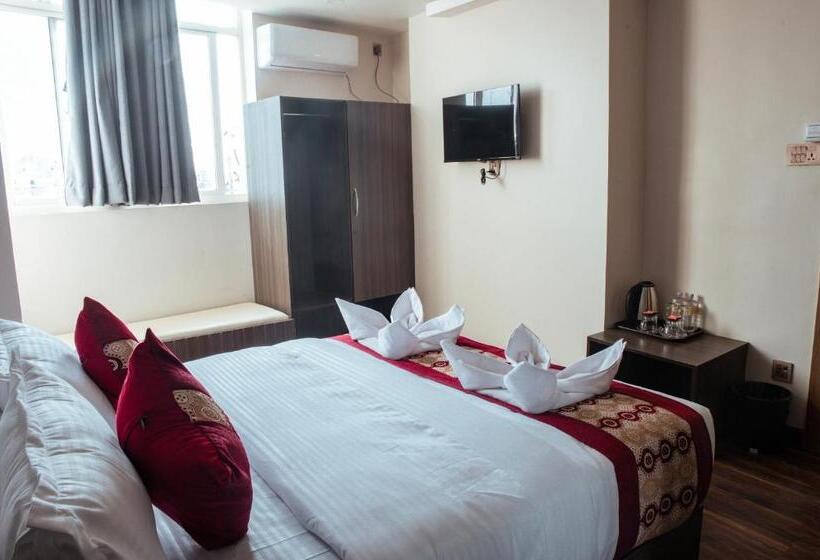 هتل Kusum Airport