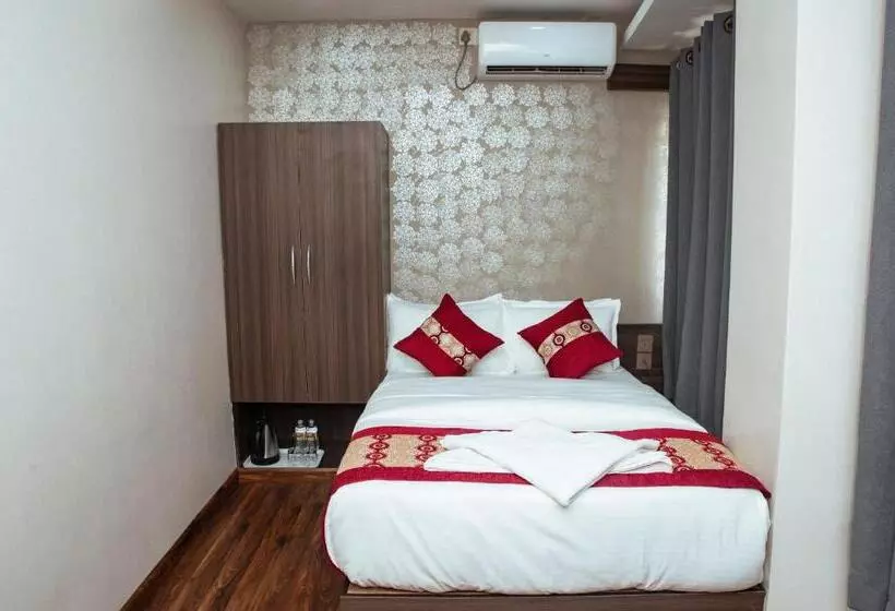 هتل Kusum Airport