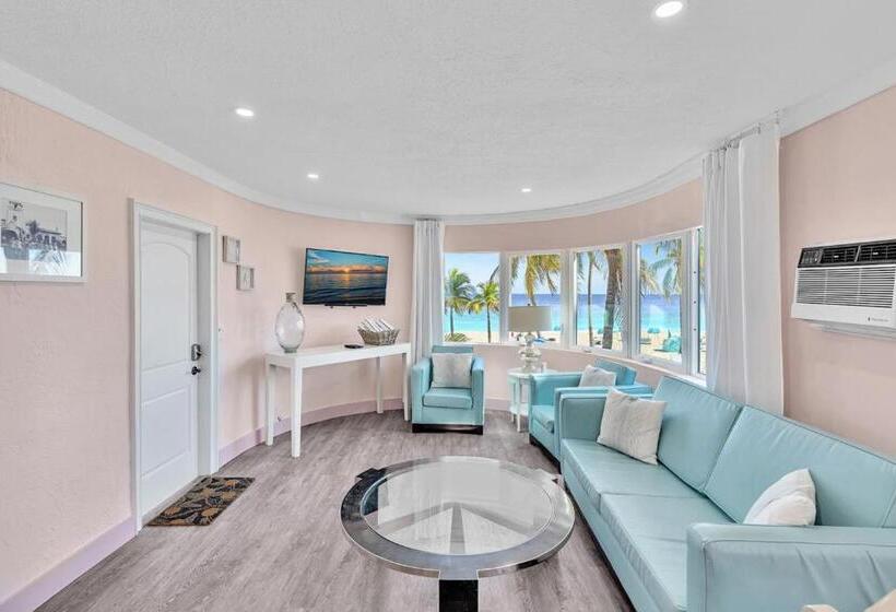 Walkabout 5 Retro Hotel On The Beach With Live Music And A Bar