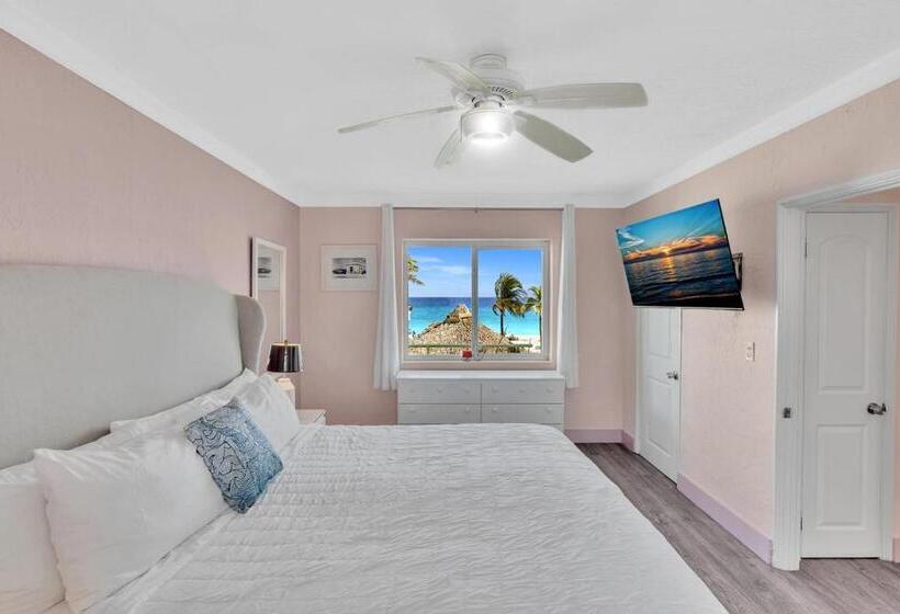 Walkabout 5 Retro Hotel On The Beach With Live Music And A Bar