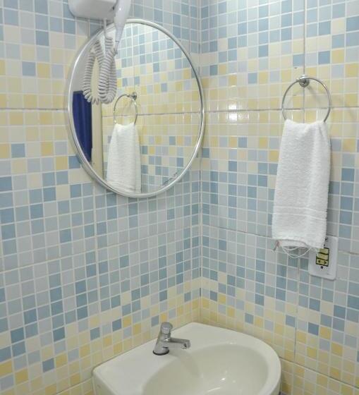 Apartamento No Centro De Caraguatatuba Para 4 Até Pessoas