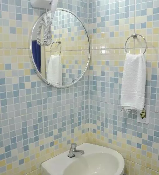 Apartamento No Centro De Caraguatatuba Para 4 Até Pessoas
