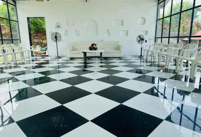 Hotel 80568d The Chamunda Palace