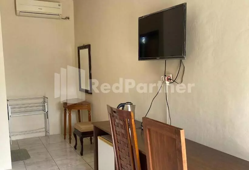 ホテル Kurnia @ Jln Pemuda Blora Redpartner