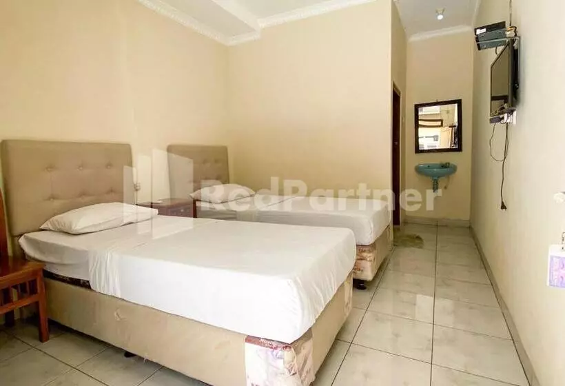 ホテル Kurnia @ Jln Pemuda Blora Redpartner