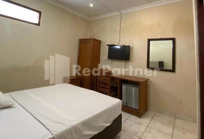 ホテル Kurnia @ Jln Pemuda Blora Redpartner