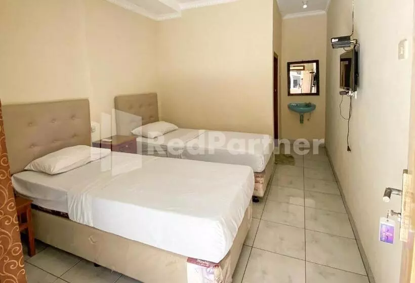 ホテル Kurnia @ Jln Pemuda Blora Redpartner