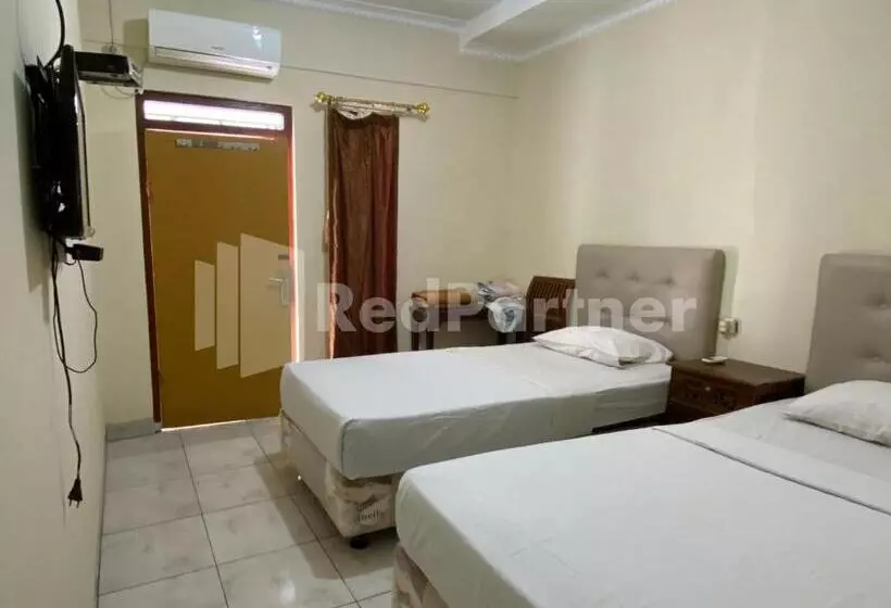ホテル Kurnia @ Jln Pemuda Blora Redpartner