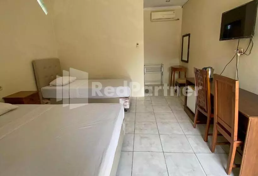 ホテル Kurnia @ Jln Pemuda Blora Redpartner