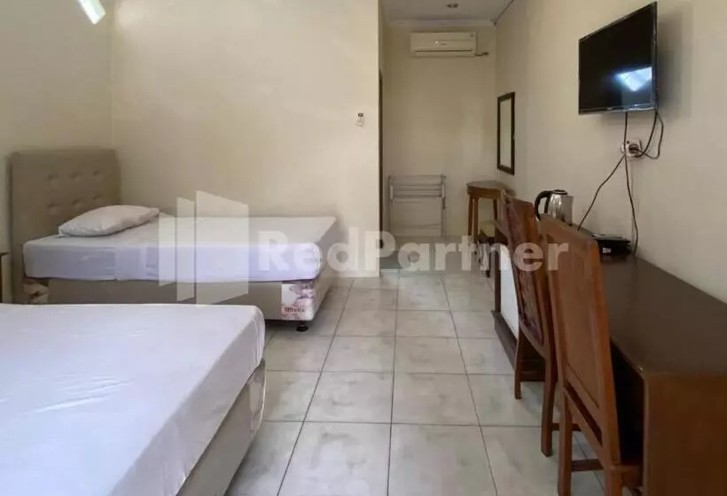 ホテル Kurnia @ Jln Pemuda Blora Redpartner