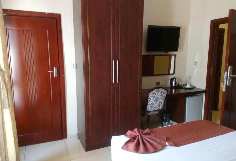 Отель Okavango Roadside Guesthouse