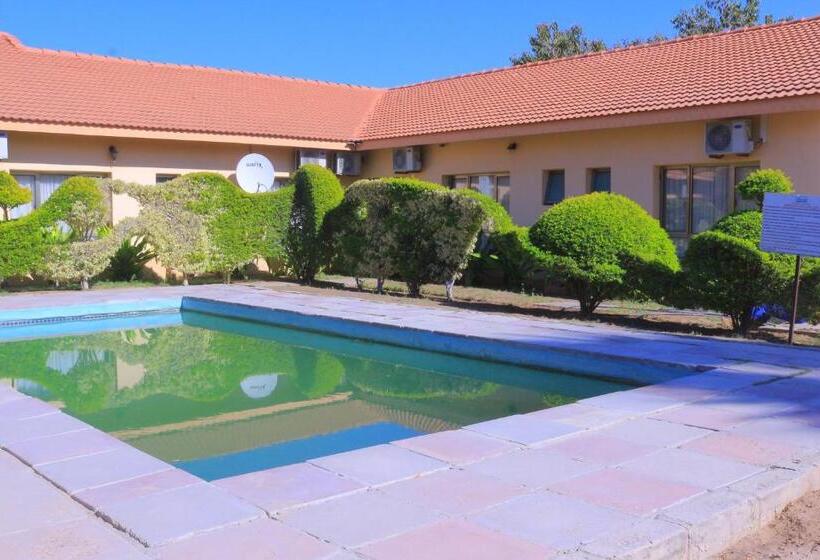 Отель Okavango Roadside Guesthouse