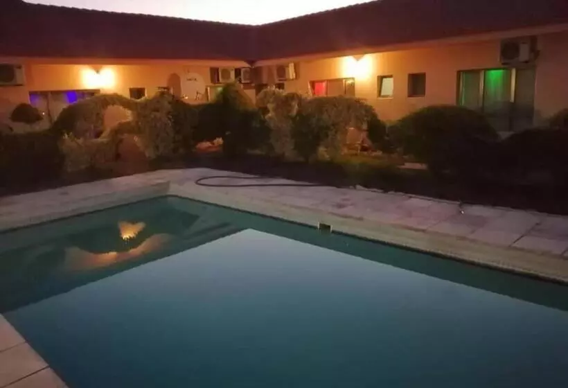 هتل Okavango Roadside Guesthouse