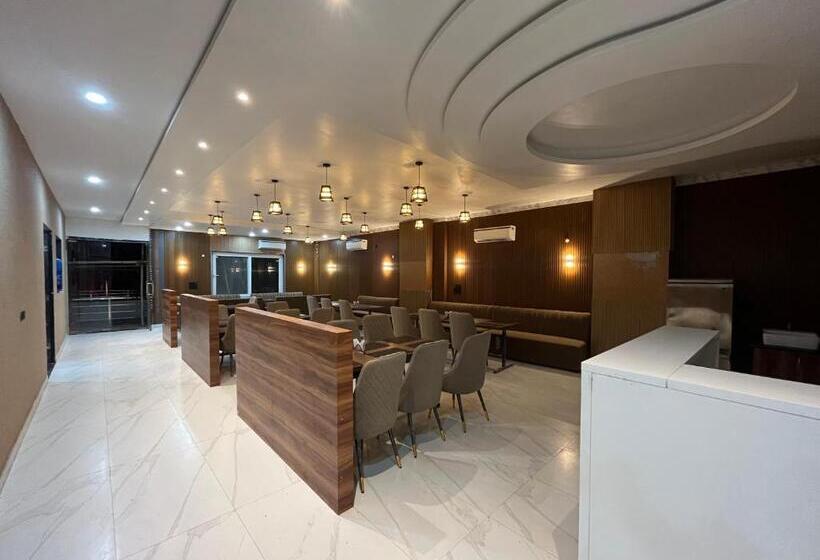 Fabhotel The Vrindavan Inn