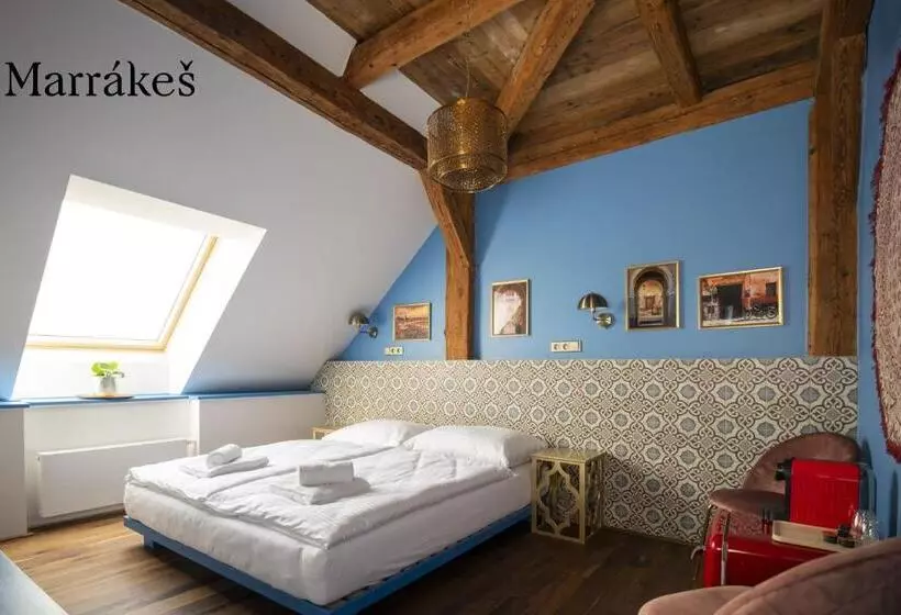 Majatalo Dům U Města Milána   Sedm Dveří, Sedm Světů