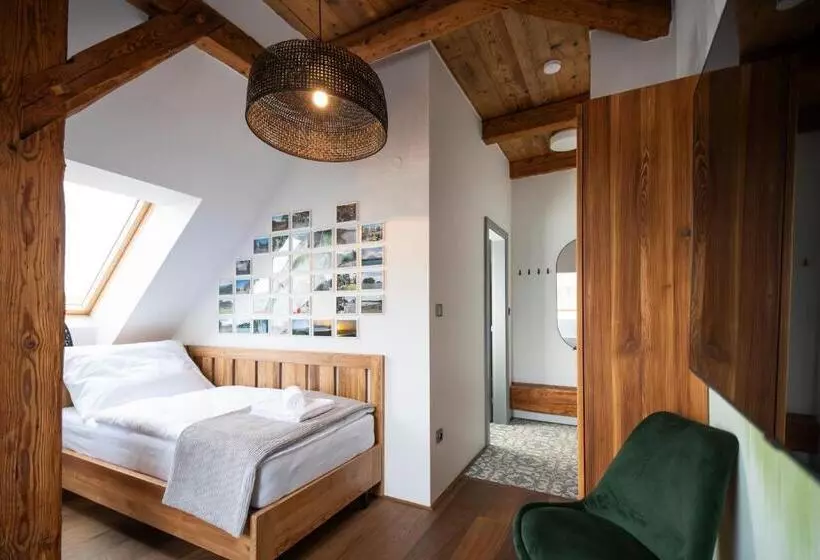 Majatalo Dům U Města Milána   Sedm Dveří, Sedm Světů