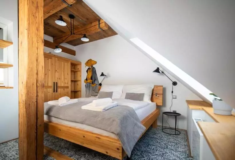 Majatalo Dům U Města Milána   Sedm Dveří, Sedm Světů