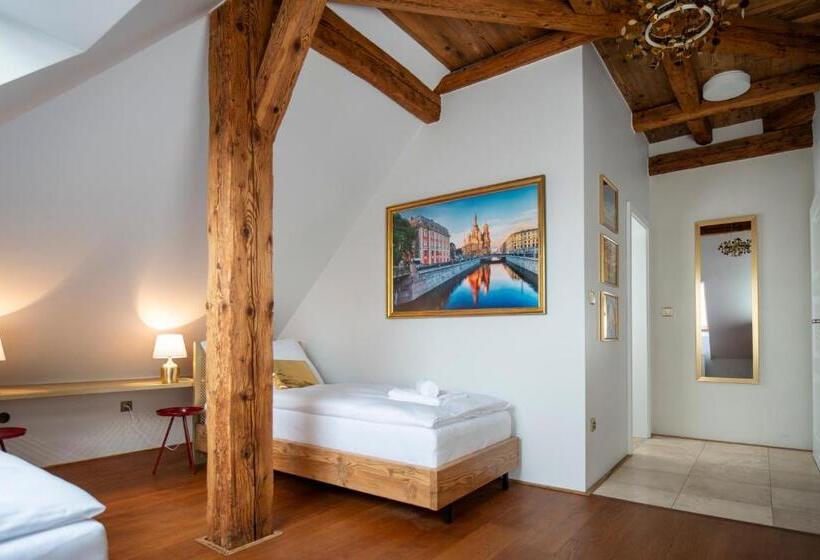 Pensjonat Dům U Města Milána   Sedm Dveří, Sedm Světů