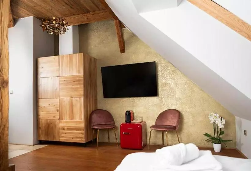 Majatalo Dům U Města Milána   Sedm Dveří, Sedm Světů