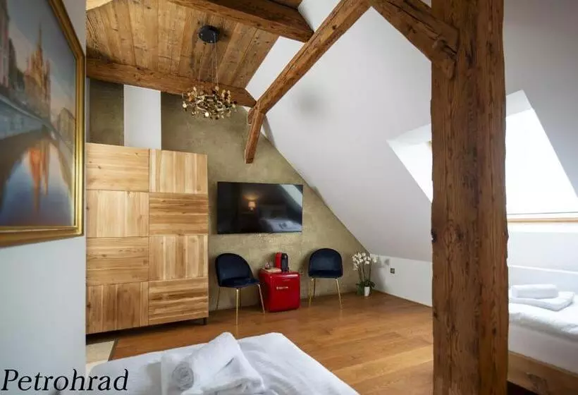 Majatalo Dům U Města Milána   Sedm Dveří, Sedm Světů