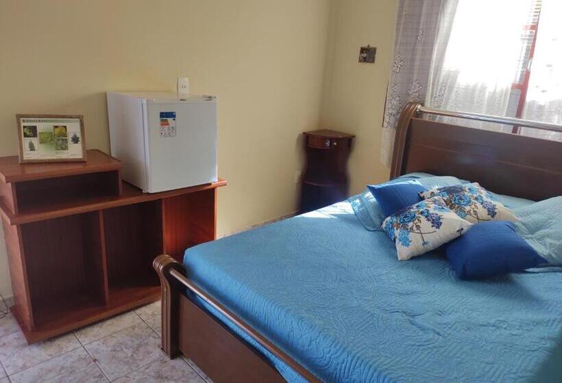 Pension (Hôtel basse catégorie) Quarto Confortavel Com Garagem