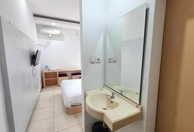 Urbanview Hotel B Liv Kendari By Reddoorz