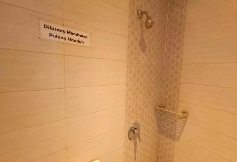 Urbanview Hotel B Liv Kendari By Reddoorz